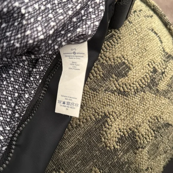 Lululemon crossbody bag extra long strap - Picture 6 of 9